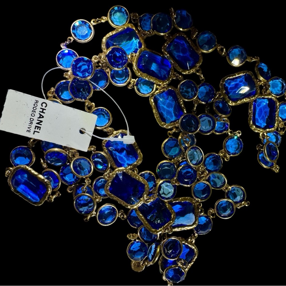 Chanel vintage 1981 Chicklet Necklace in Sapphire-blue. - Picture 4 of 8